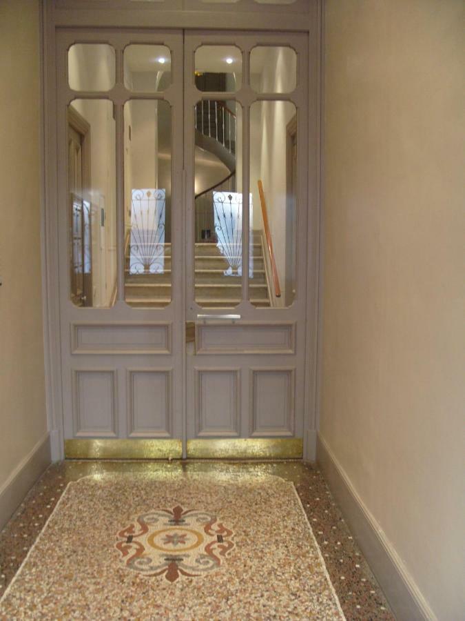 Golden Triangle 2br/2ba Apartment *