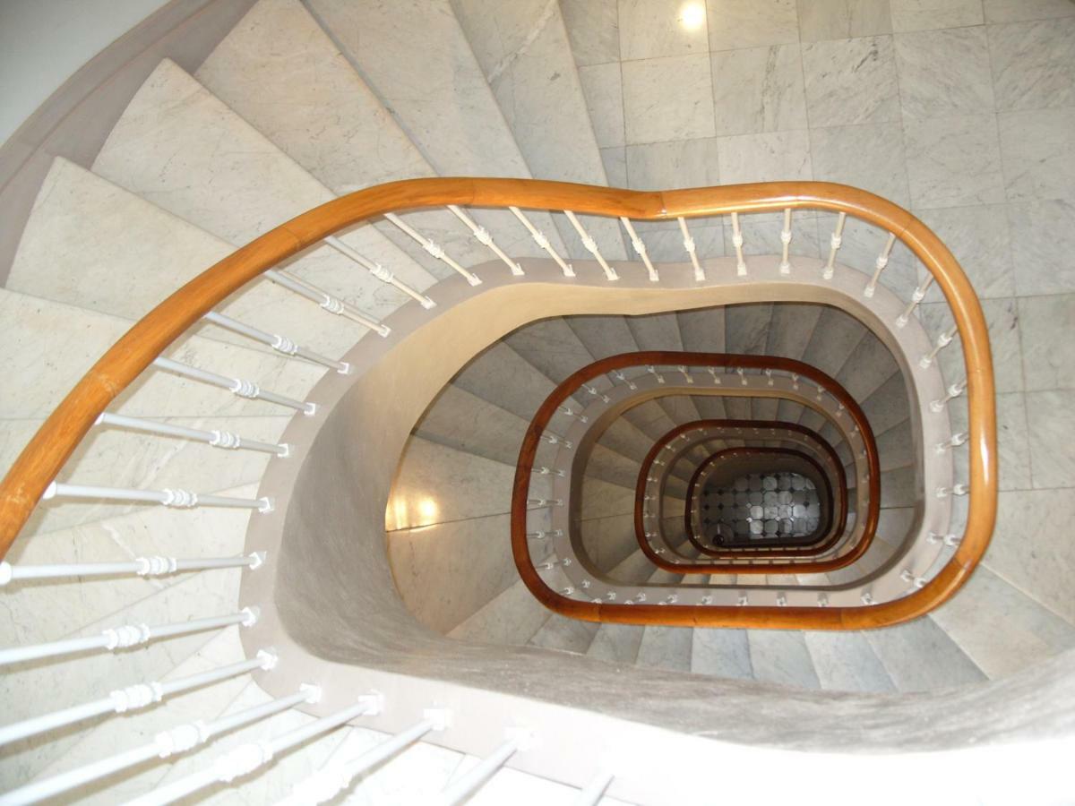 Golden Triangle 2br/2ba Apartment