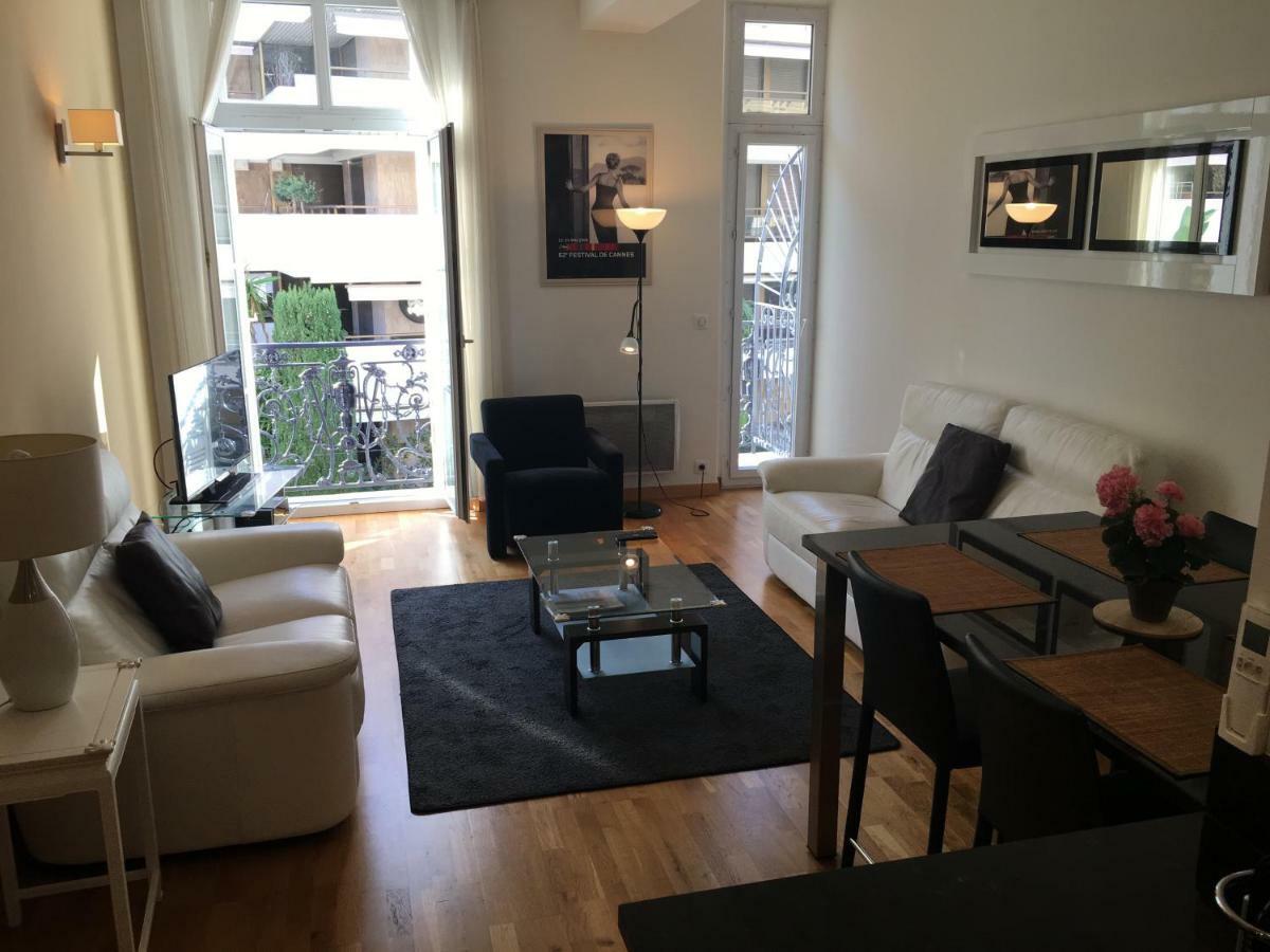 Golden Triangle 2br/2ba *
